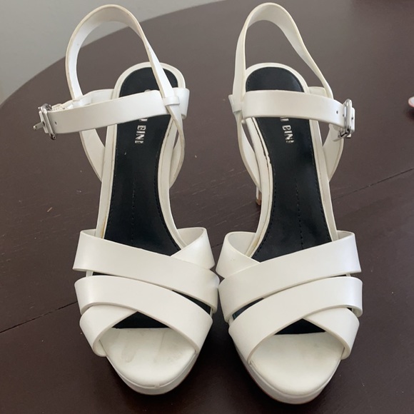 Gianni Bini White Heels, size 7.5 - Picture 2 of 4